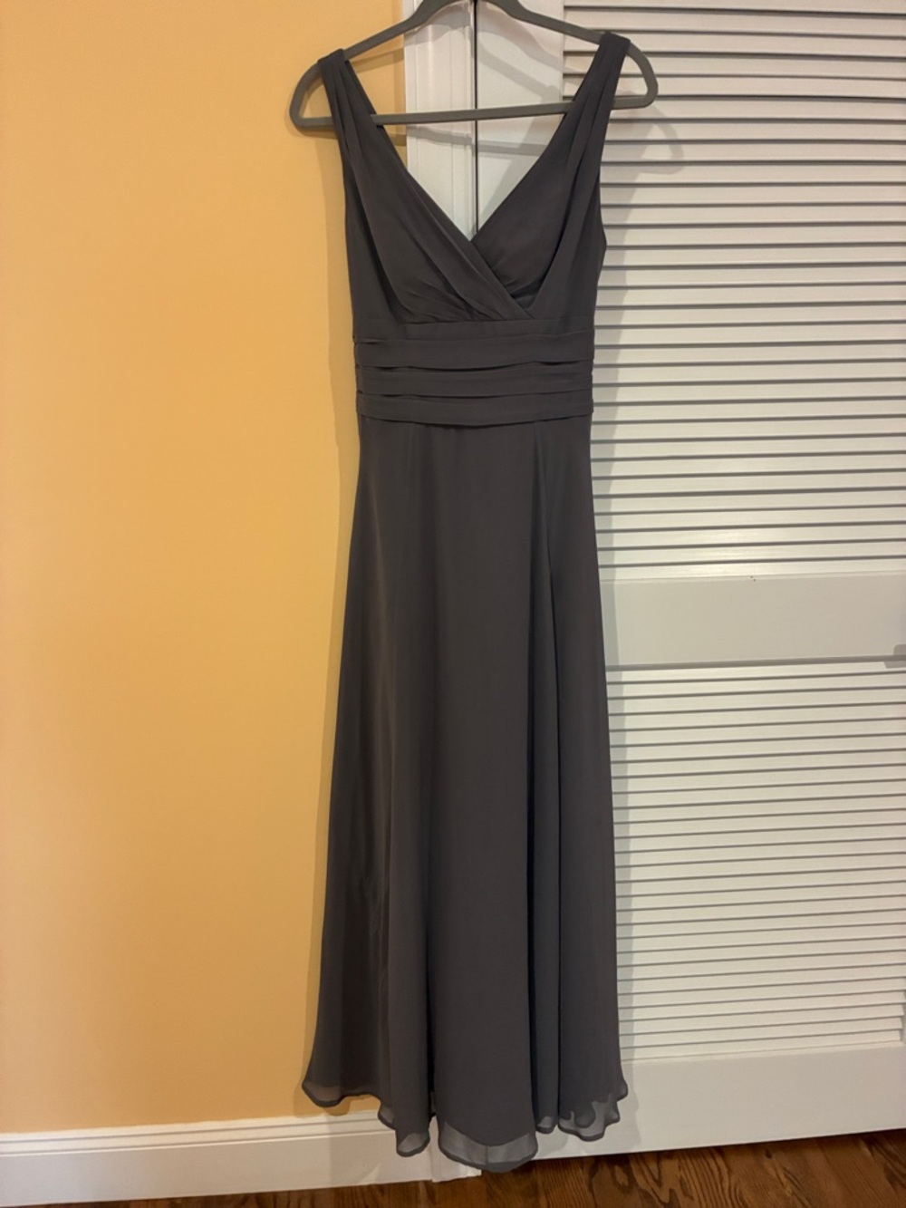 DB Studio Formal Sleeveless Gray Maxi Dress with V-Neck & Pleated Waist, size 6
